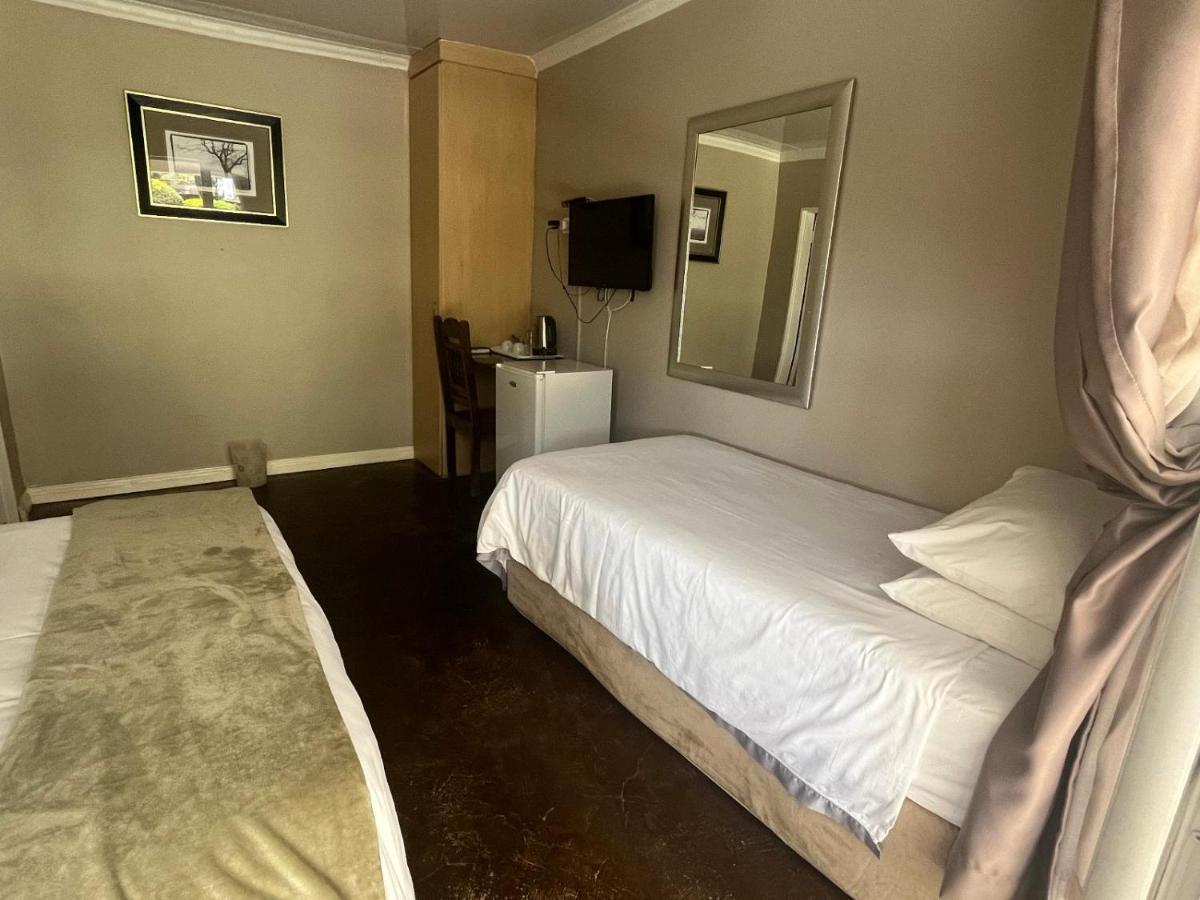 Toro Guest House Рюстенбург Экстерьер фото
