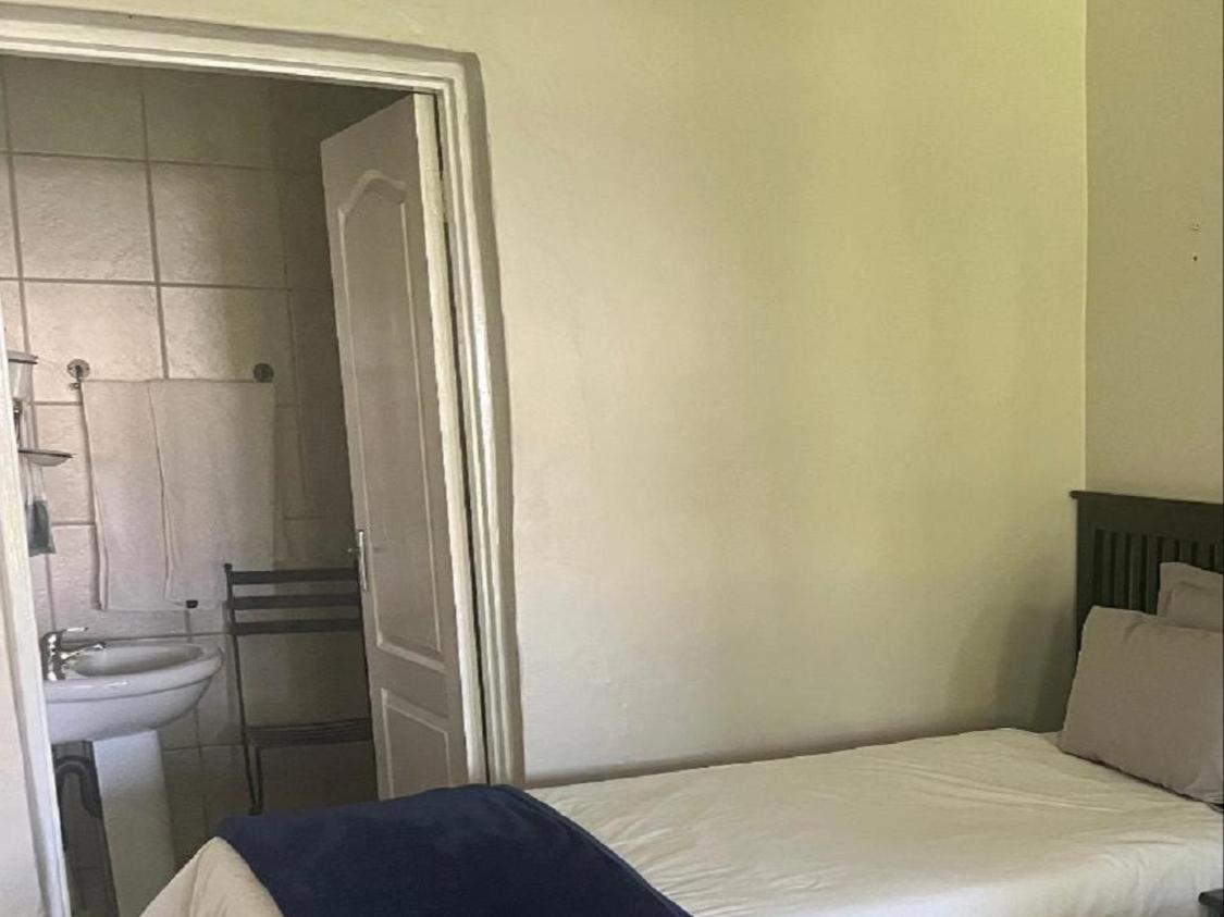 Toro Guest House Рюстенбург Экстерьер фото